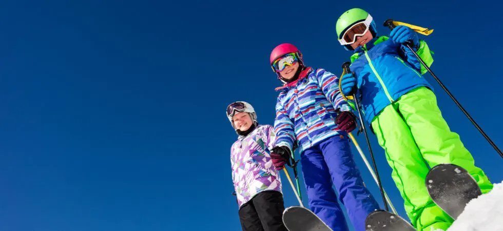 Skiferie i Frankrig - Børn der står på pisten