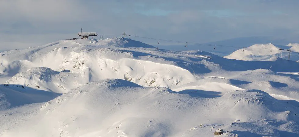 Skiferie i Norge - skilift til toppen af bjerget