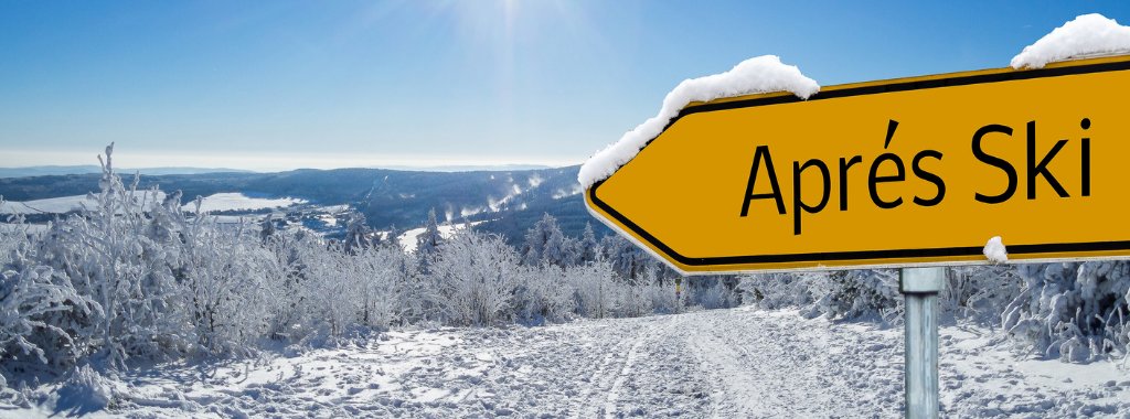 Afterski eller Aprés-ski - skilt i bjergene der peger dig i den rigtige retning, når du skal have en lille én.