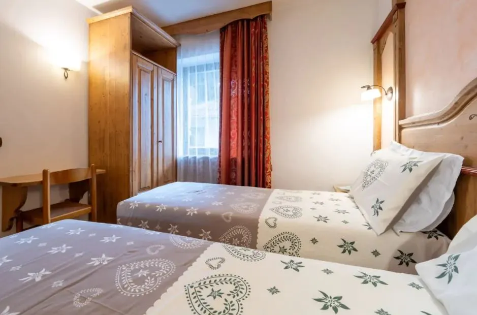 Rummelig 2-værelses lejlighed med sovesofa, spiseplads, køkken og balkon i Residence Des Alpes.